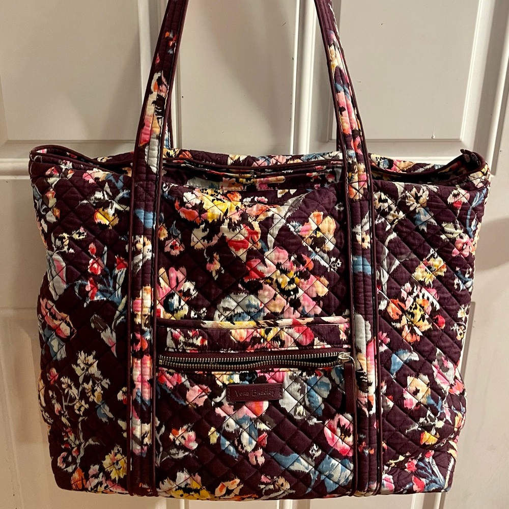 Vera Bradley, The Vera Tote in Indiana Rosa